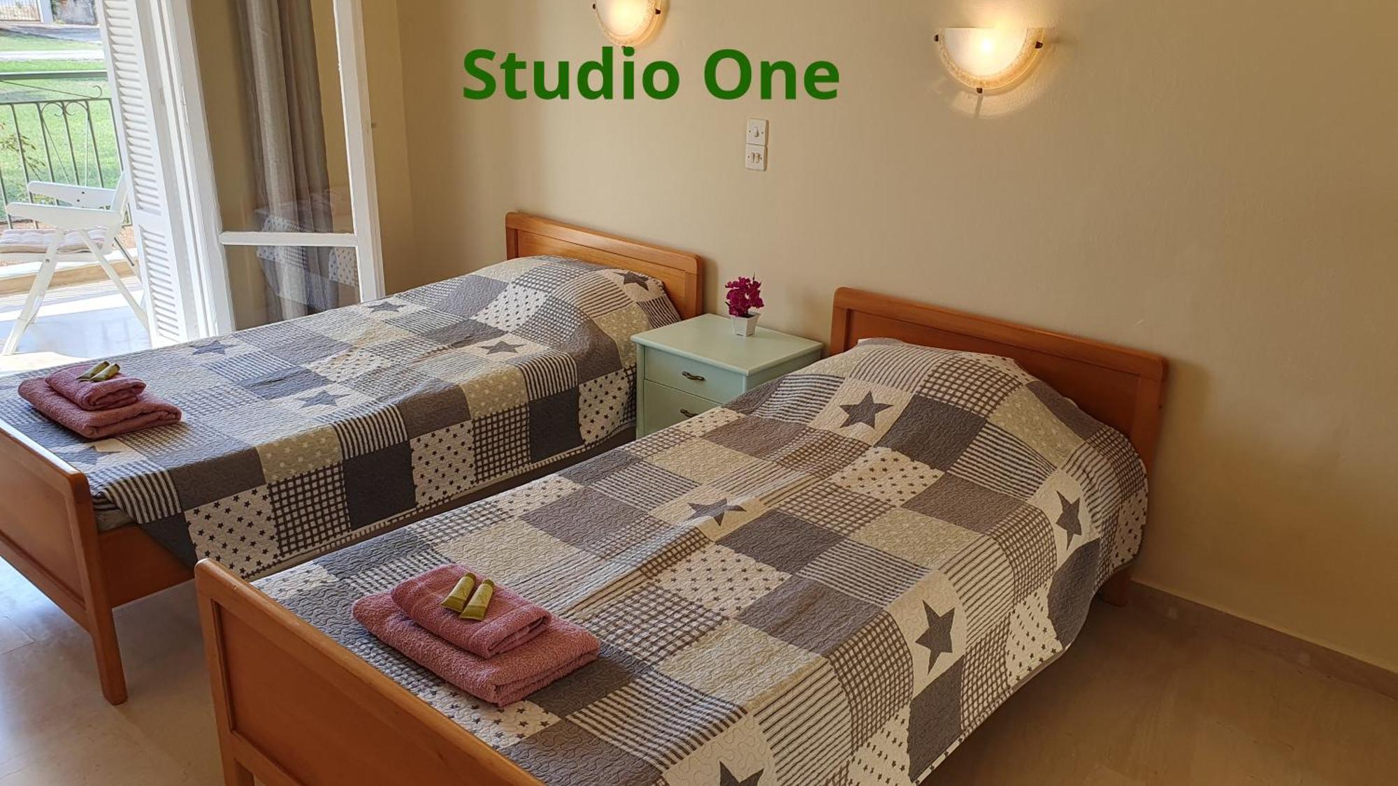 Kivotos Villa Studios Roda  Quarto foto